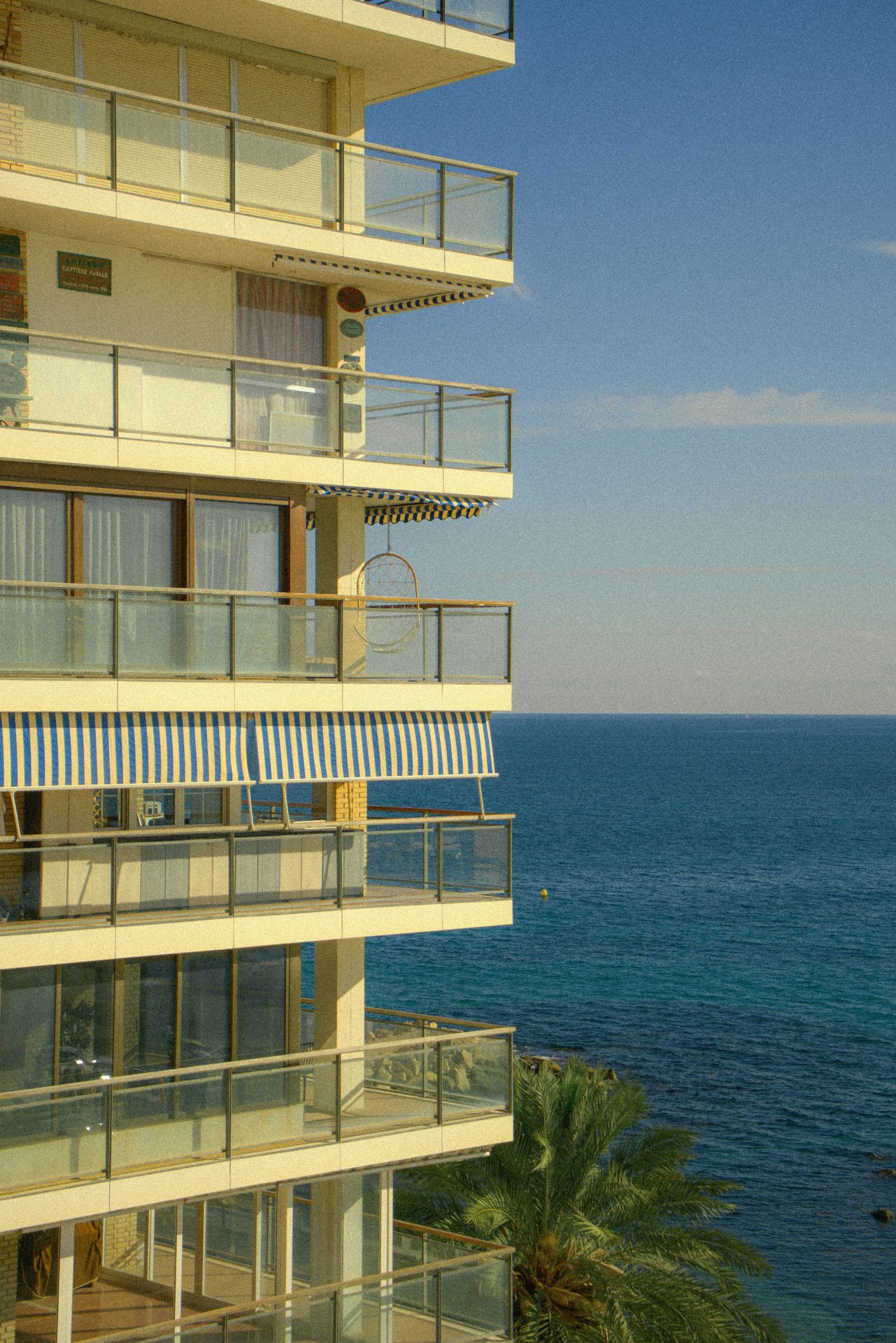 Departamentos frente al mar: balcones con vista directa al agua